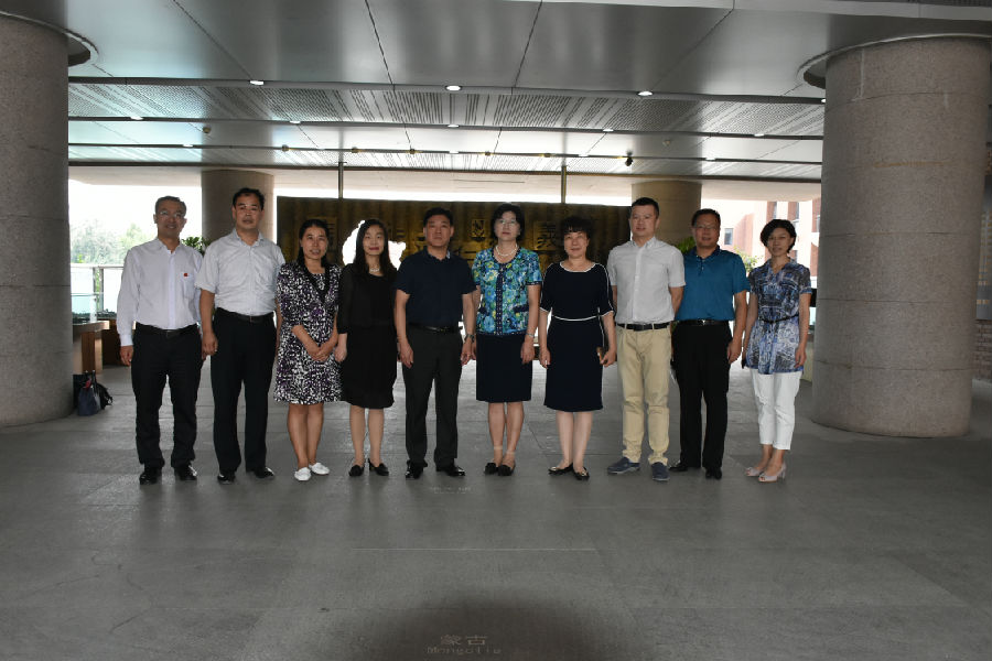 1.世界杯官网副校长一行与石家庄市教育局副局长马建国、石家庄市第二中学党委书记赵洪合影.JPG