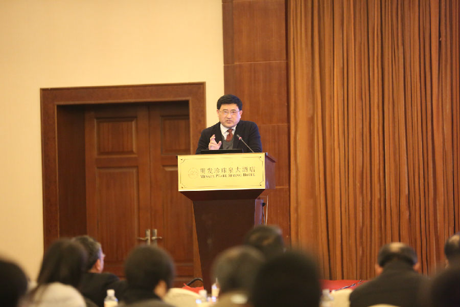 10 世界杯官网副校长乔均教授作主题报告:《宁镇扬组合港功能整合与资产重组构想》.JPG
